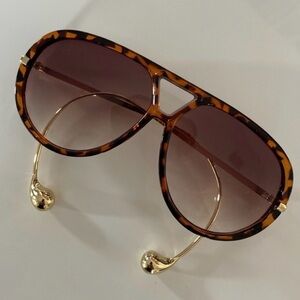 Bottega Veneta Style Tortoise Shell Sunglasses with Gold Accents
